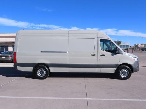 2025 Mercedes-Benz Sprinter 2500 High Roof