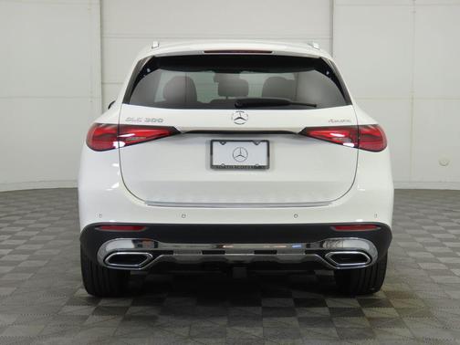 2026 Mercedes-Benz GLC 300 4MATIC