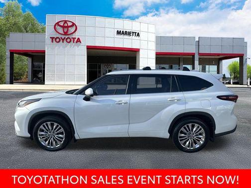 2026 Toyota Highlander Platinum