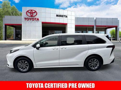 2023 Toyota Sienna LE