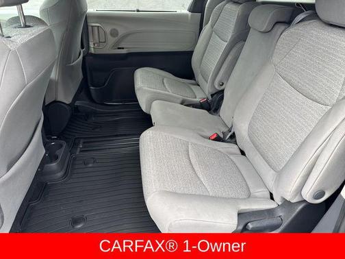 2023 Toyota Sienna LE