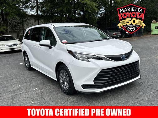 2023 Toyota Sienna LE