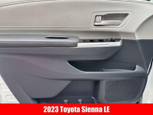 2023 Toyota Sienna LE