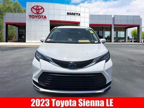 2023 Toyota Sienna LE