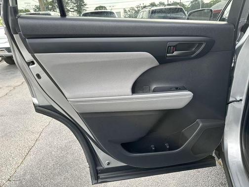 2023 Toyota Highlander Hybrid LE