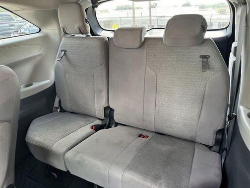 2024 Toyota Sienna LE