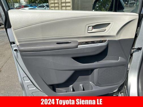 2024 Toyota Sienna LE