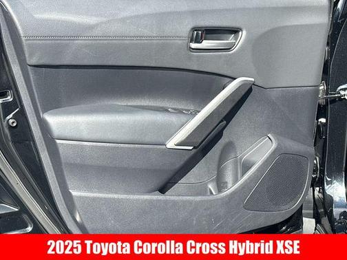 2025 Toyota Corolla Hybrid SE