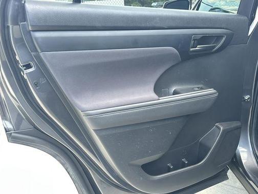 Magnetic Gray Metallic 2023 Toyota Highlander LE