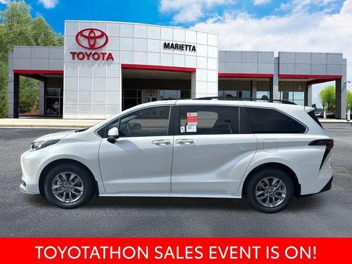 2025 Toyota Sienna XLE