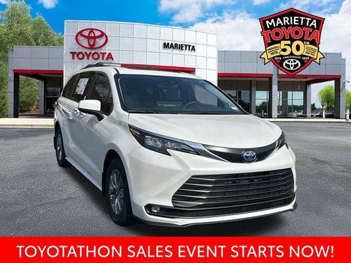 2025 Toyota Sienna XLE