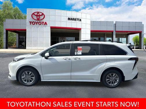 2025 Toyota Sienna XLE