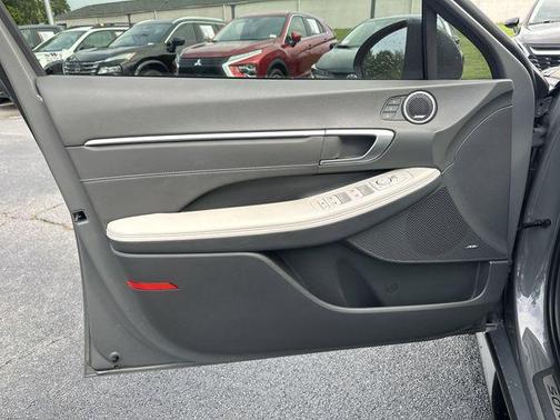 2023 Hyundai SONATA Hybrid Limited