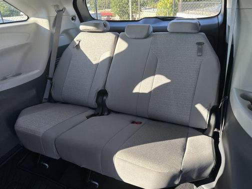 2024 Toyota Sienna LE