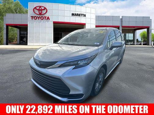 2024 Toyota Sienna LE