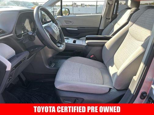 2024 Toyota Sienna LE