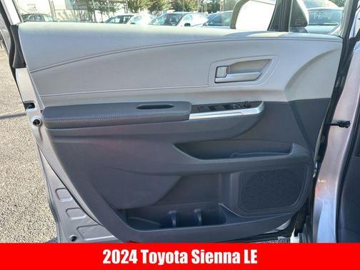 2024 Toyota Sienna LE