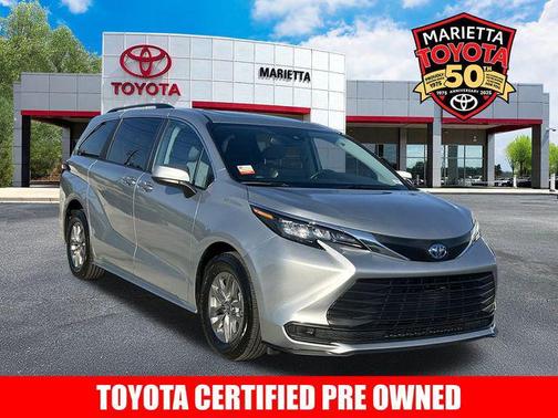 2024 Toyota Sienna LE