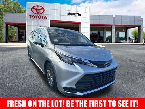 2024 Toyota Sienna LE
