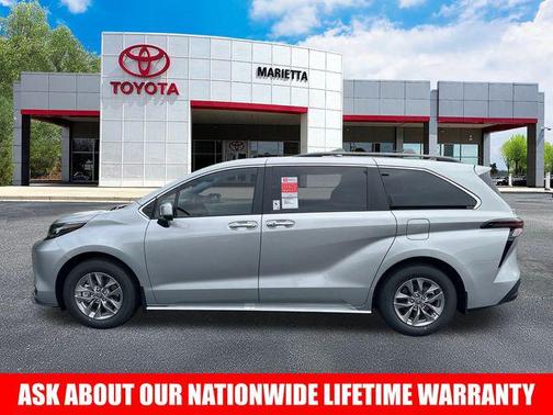 2025 Toyota Sienna XLE 8 Passenger