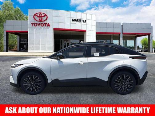 Wind Chill Pearl w/Midnight Black Metallic Roof 2026 Toyota C-HR XSE