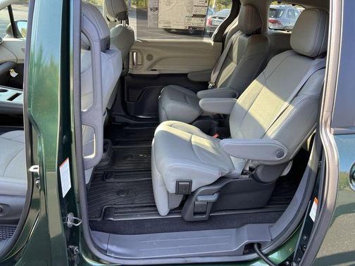 2024 Toyota Sienna Limited 7-Passenger