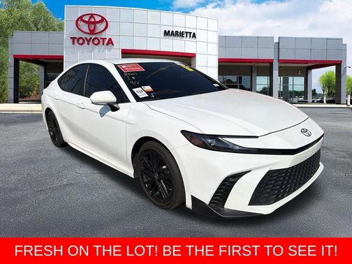Ice Cap 2025 Toyota Camry SE