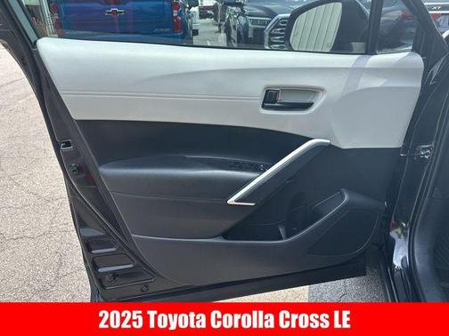 2025 Toyota Corolla Cross LE
