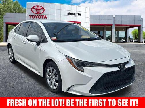 Blizzard Pearl 2020 Toyota Corolla LE