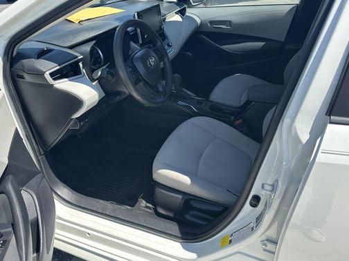 Blizzard Pearl 2020 Toyota Corolla LE