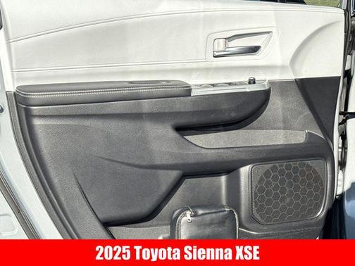 2025 Toyota Sienna XSE 7 Passenger