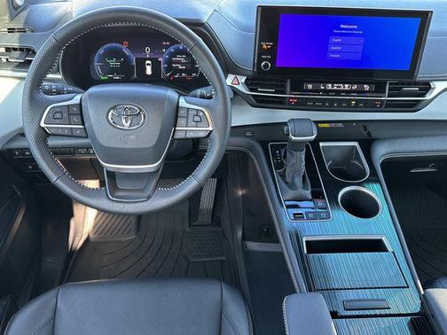 2025 Toyota Sienna XSE 7 Passenger