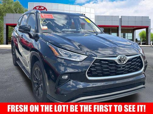 Midnight Black Metallic 2025 Toyota Highlander Limited