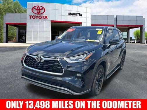 Midnight Black Metallic 2025 Toyota Highlander Limited