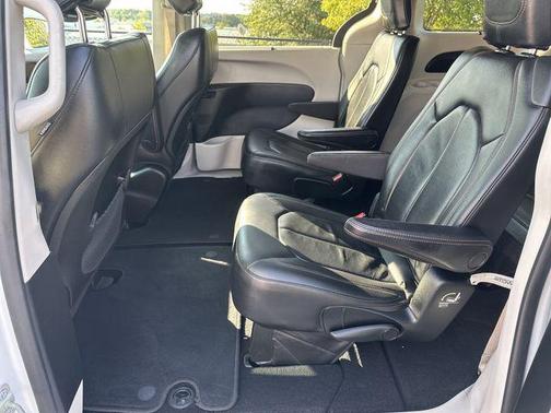 2018 Chrysler Pacifica Touring-L