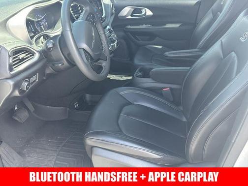 Bright White Clearcoat 2023 Chrysler Pacifica Touring L