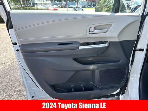 2024 Toyota Sienna LE