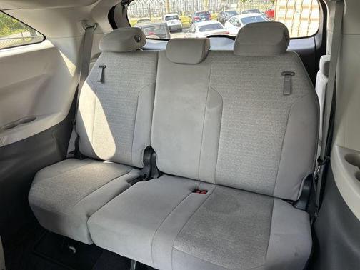 2024 Toyota Sienna LE