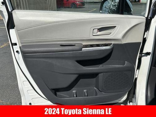 2024 Toyota Sienna LE