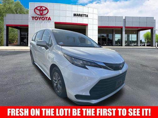 2024 Toyota Sienna LE