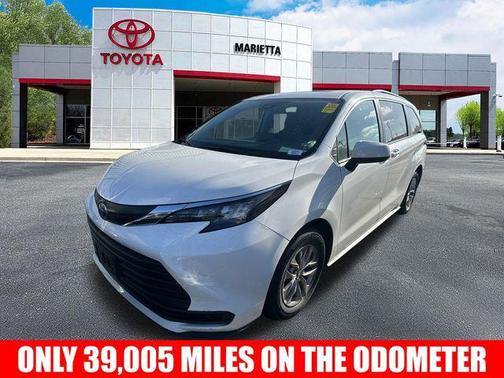 2024 Toyota Sienna LE