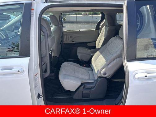 2024 Toyota Sienna LE
