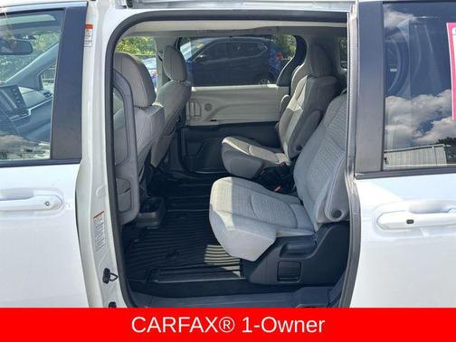 2024 Toyota Sienna LE