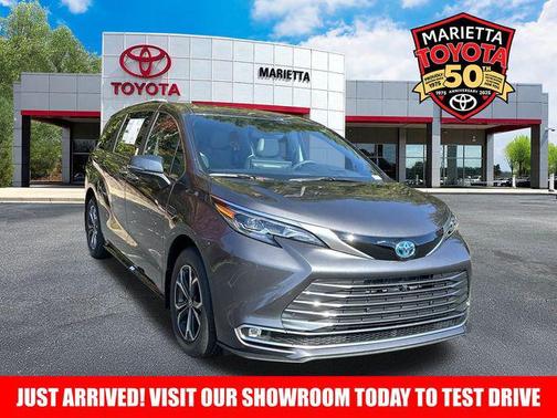 2025 Toyota Sienna Platinum