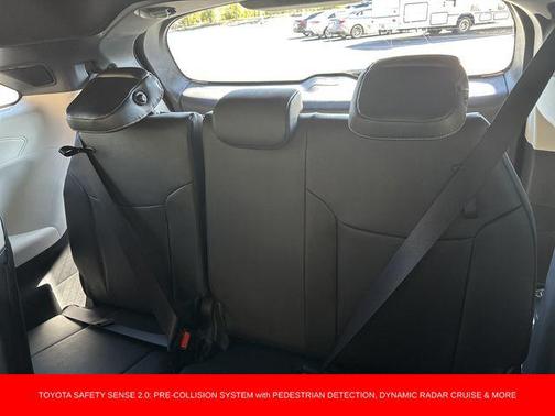 2025 Toyota Sienna Platinum