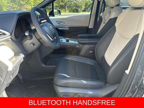 2025 Toyota Sienna Platinum