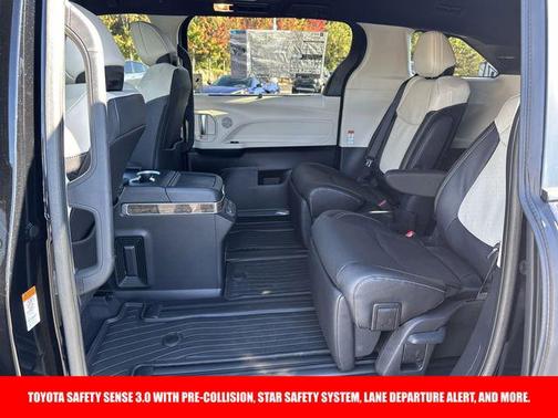 2025 Toyota Sienna Platinum 7 Passenger