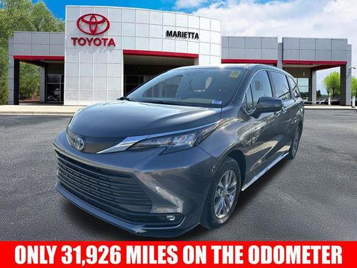 2025 Toyota Sienna XLE