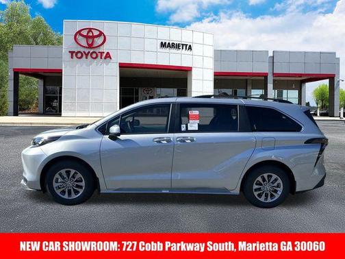 2025 Toyota Sienna XLE 8 Passenger
