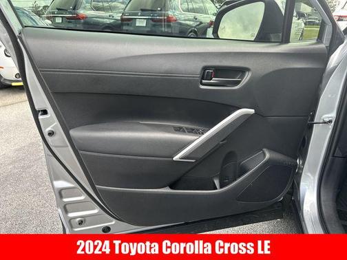 2024 Toyota Corolla Cross LE